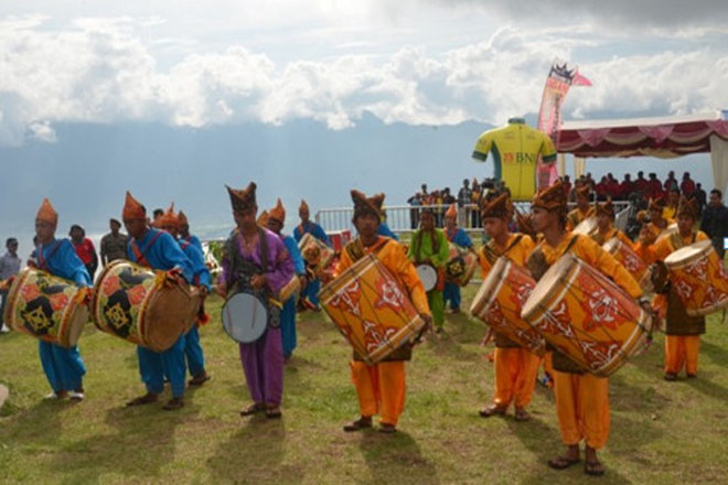 Festival Danau Maninjau Lestarikan Kesenian Minangkabau
