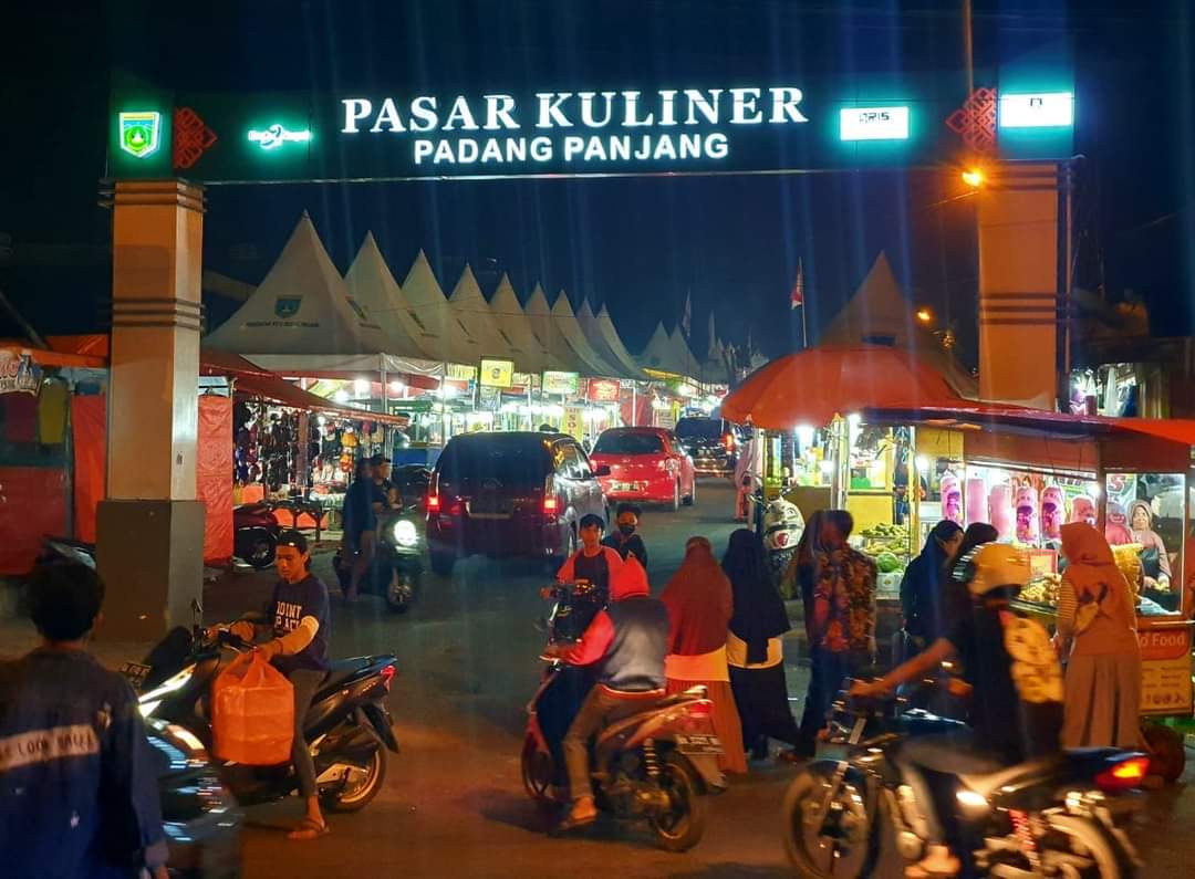Nikmatnya Berburu Makanan di Pasar Kuliner Padang Panjang