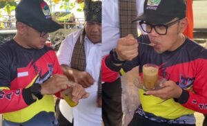 Reaksi Wali Kota Bogor Pertama Kali Coba Bikin Teh Telur Khas Minang