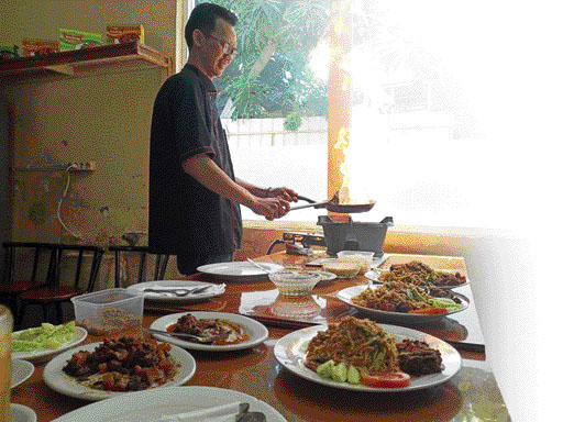 Mie Becek Rendang, Makanan yang Wajib Dicoba Saat Berkunjung ke Padang