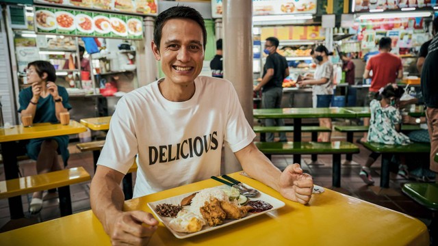 Pernah Kulineran ke Indonesia, Mark Wiens Fans Berat Nasi Padang